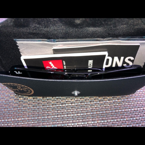 RayBan Sunglasses, Black Frame, Green G-15 Lenses - Picture 3 of 3